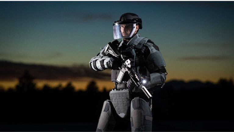1 A body armor and exoskeleton innovation to protect the military and police in high risk situations