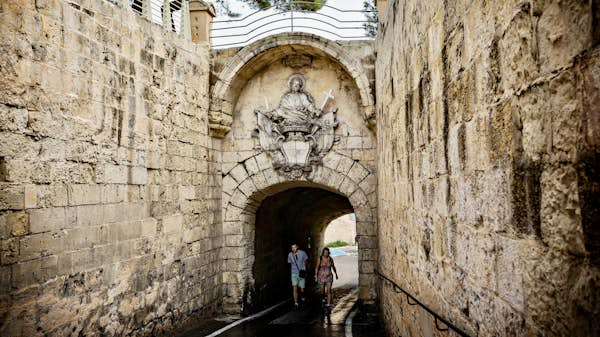 Malta Mdina SunShine shutterstock1634278489 RFE cropped